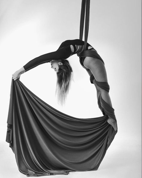 Aerial Silk Photography, Aerial Silks Photoshoot, Aerial Silks Photography, Silks Photoshoot, Aerial Silks Poses, Arial Silks, Aerial Gymnastics, Silk Dancing, Aerial Silk