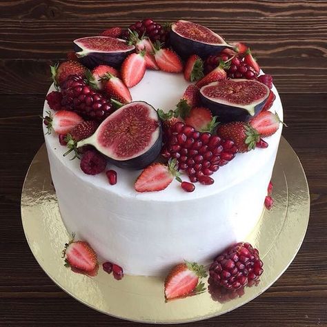 Delicious Cakes, Think Food, Drip Cakes, Food Cakes, Sweet Cakes, Pretty Cakes, Creative Cakes, Fruit Cake, Cake Inspiration