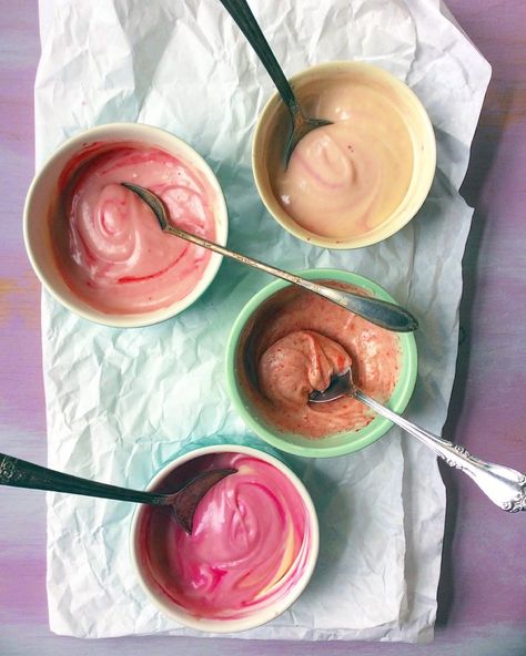 Dye-Free Pink Frosting (Four Ways!) — Baked Greens Powdered Sugar Icing, How To Make Icing, How To Make Frosting, Freeze Dried Raspberries, Dried Berries, Pink Birthday Cakes, Dried Raspberries, Pink Icing, Pink Frosting