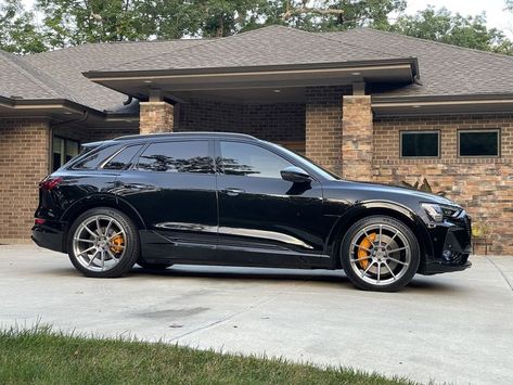 Sherri’s Audi e-tron on Forgeline One Piece Forged Monoblock GTD1 5-Lug Open Wheels, side view Etron Audi, Electric Audi, Audi Etron, Audi E Tron, Shop Truck, Audi E-tron, Street Performance, Interior Room, Euro Cars