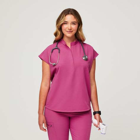 Shop the Rafaela™ Oversized Collar Scrub Top from FIGS! Modern design details AND super functional features?! Whoa. You deserve awesome scrubs. Scrubs Outfit, Figs Scrubs, Medical Outfit, Lab Coats, Oversized Collar, Medical Uniforms, Performance Wear, Scrub Tops, Mandarin Collar