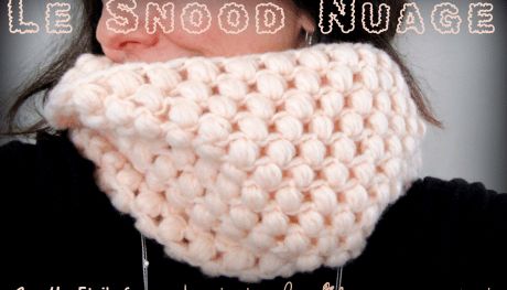 tuto snood nuage Crochet Snood, Bracelet Crochet, Crochet Youtube, Puff Stitch, Crochet Videos, Loom Knitting, Arm Warmers, Crochet Bag, Fingerless Gloves