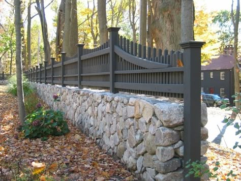 black/gray fence on top of stone wall Backyard Wall, Stone Fence, Fence Plants, Black Fence, Concrete Fence, Farmhouse Landscaping, Front Yard Fence, Farm Fence, Walled Garden