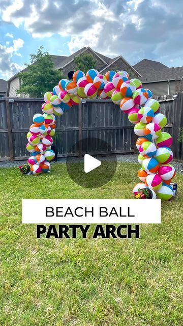 How To Make A Beach Ball Arch, Balloon Arch Pool Party, Beach Party Balloon Arch, Beach Ball Garland Diy, Table Arch Balloon, Beach Ball Balloon Garland, Balloon Arch With Pool Noodles, Beach Ball Balloon Arch, Pool Balloon Arch