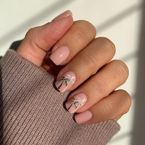 Palm Tree Design Nails, Nails With Palms, Nails With Palm Trees, Palm Nail Art, Nails Palm Tree, Palm Tree Nails Design, Nail Art Palm Tree, Summer Nails With Palm Trees, Nail Palm Tree