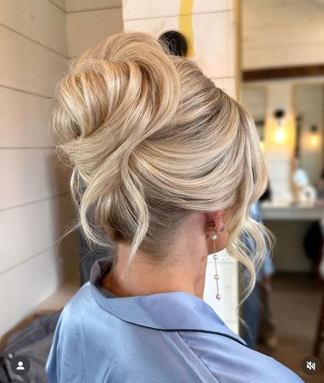 Blonde Upstyle Wedding, High Upstyles For Medium Hair, Wedding High Updos For Medium Hair, Chic High Bun, Popular Updos 2024, Wedding Updo Vintage, Formal Bun Updo, Wedding Hairstyles High Updo, Bridal Hair Trends 2025