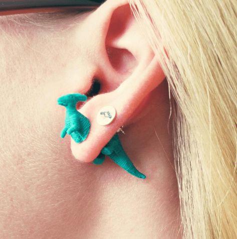 25 Crazy Easy DIY Earrings You Can Make In The Next 10 Minutes! - Top5 Sellable Crafts, Crazy Earrings, Creative Earrings, Preteen Fashion, Weird Jewelry, Things Photography, Vintage Video, Dinosaur Earrings, Accessories Making