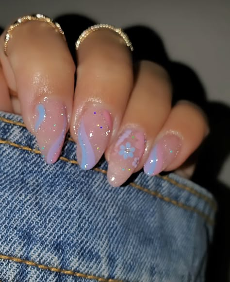 Glass Looking Nails, Fairy Nail Art Short, Holo French Tip Nails, Princess Inspired Nails, Bridgerton Nails Ideas, Fairy Inspired Nails, Bridgerton Nails, Fairytale Nails, Frosted Nails