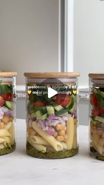 Healthy Balanced Lunch, Jar Meal Prep, Instagram Meals, Balanced Lunch, Salad Jars, Cooked Chickpeas, Mediterranean Diet Recipes Dinners, Decadent Food, Mediterranean Diet Meal Plan