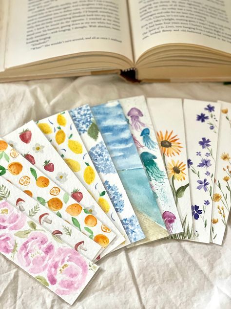 Painted Hydrangea, Painted Bookmarks, Handmade Bookmarks Diy, Creative Bookmarks, Watercolor Bookmarks, Watercolor Paintings Easy, Diy Bookmarks, Watercolor Art Lessons, Bookmarks Handmade