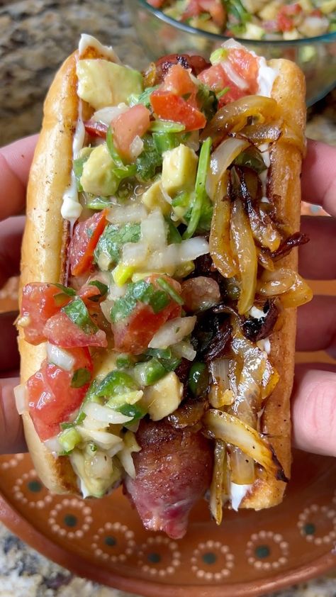 Hot Dog Sandwiches, Hotdogs With Bacon, Bacon Hotdogs Recipes, Hot Dogs With Bacon, Mexican Bacon Wrapped Hotdogs, Hotdogs Mexicanos, Dinner Ideas Hotdogs, Mexican Style Hot Dogs, La Hot Dogs