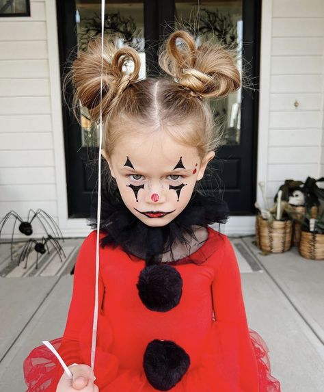 Doll Makeup Halloween, Halloween Makeup For Kids, Strašidelný Halloween, Belle Halloween, Handmade Halloween Costumes, Helloween Wallpaper, Horror Halloween Costumes, Halloween Beauty, Amazing Halloween Makeup