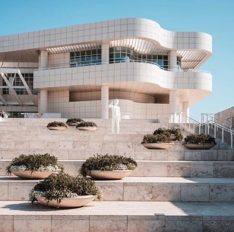 Houses Futuristic, Getty Center Los Angeles, Calatrava Architecture, Richard Meier Architecture, Spanish Projects, Santiago Calatrava Architecture, The Getty Center, Daniel Libeskind, Richard Meier