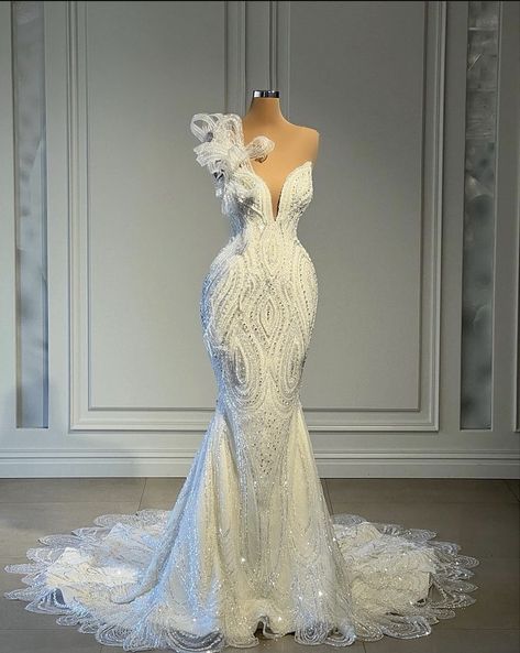 Beautiful Classy Wedding Dresses, Best Mermaid Wedding Dresses, White Bling Wedding Dress, Mer Maid Wedding Dress, Luxury Diamond Wedding Dress, Mermaid Wedding Dress With Rhinestones, Baddie Wedding Reception Dress, Mermaid Wedding Dress With Long Veil, Bougie Wedding Dress