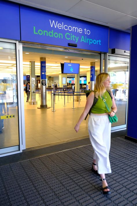 The Cheapest Way To Get to All 6 London Airports – Cheap Holiday Expert London Stansted Airport, Stansted Airport, London Airport, London City Airport, Airport Photos, Booking Sites, Cheap Holiday, Find Cheap Flights, Gatwick