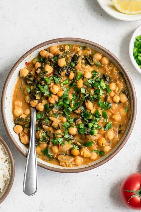 This Indian chickpea and spinach curry is a healthy and easy weeknight friendly recipe! It's naturally vegan and gluten free, and delicious paired with basmati rice. It tastes even better the next day! Chickpea Recipes Dinner, Chickpea And Spinach, Vegan Chickpea Recipes, Chickpea And Spinach Curry, Spinach Curry, Vegan Asian, Chickpea Recipes, Vegan And Gluten Free, Vegan Soups