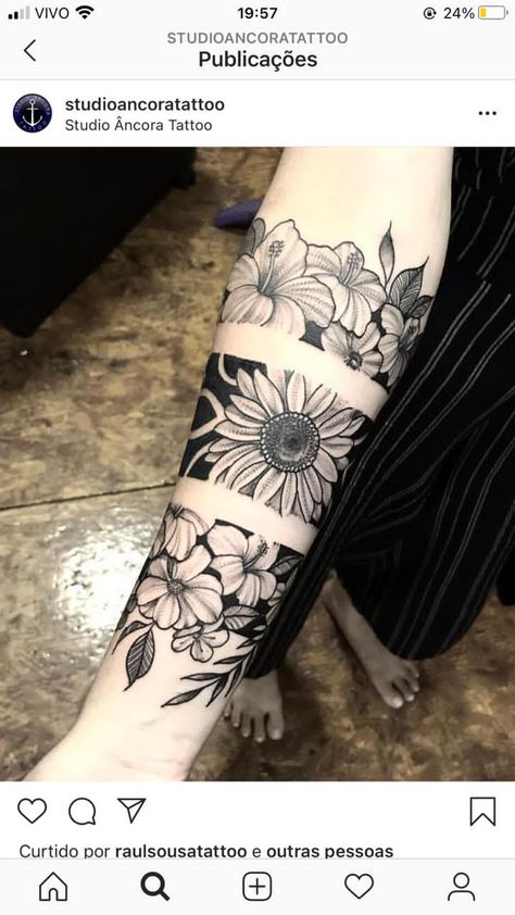 Sunflower Arm Band Tattoo, Mikey Tattoo, Band Tattoo For Women, Sunflower Mandala Tattoo, Black Band Tattoo, Tattoo Filler Ideas, Tattoos Ear, A Tattoo Ideas, Tattoo Sonne