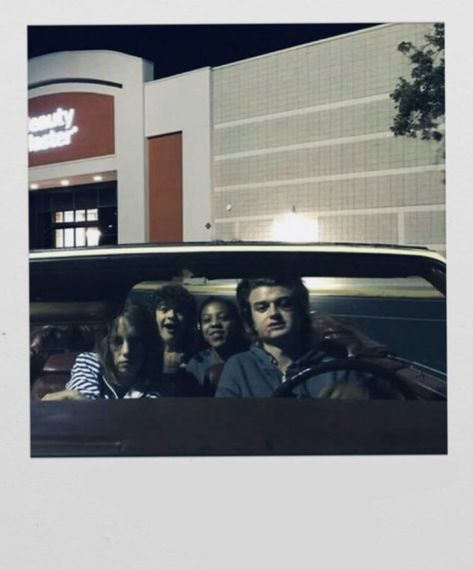 Stranger Things Polaroid, Stranger Things Poster, Stranger Things 3, Stranger Things Kids, Stranger Things Actors, Stranger Things Tv, Stranger Things Characters, Cast Stranger Things, Stranger Things Aesthetic