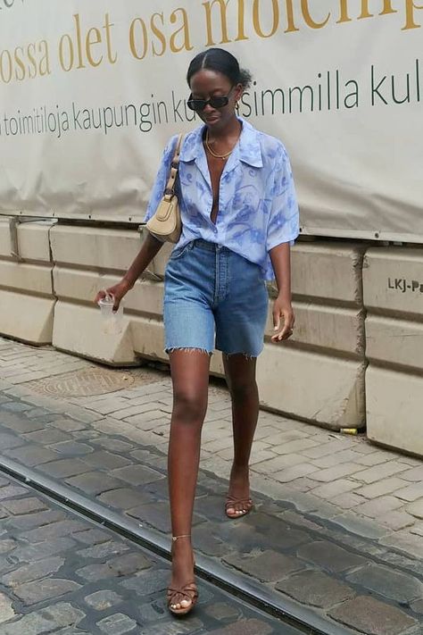 Bermuda Shorts Outfit, Long Denim Shorts, Jean Short Outfits, Denim Shorts Outfit, Casual Weekend Outfit, Dad Shorts, Shorts Outfits Women, Summer Shorts Outfits, Street Style 2017