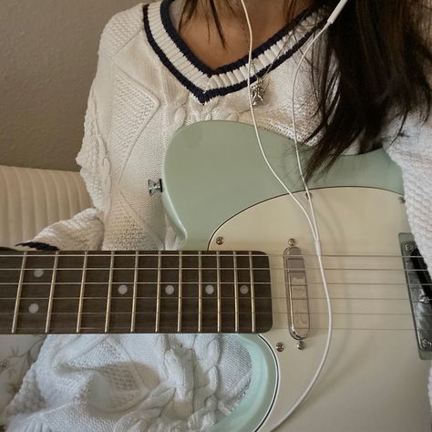 my guitar ! Pics With Guitar Aesthetic, Aesthetic Pic With Guitar, Guitar Inspo Pics, Poses With Guitar, Girly Guitar Aesthetic, Aesthetic Guitar Poses, Aesthetic Guitar Photos, Guitar Female Aesthetic, Girl With Guitar Aesthetic