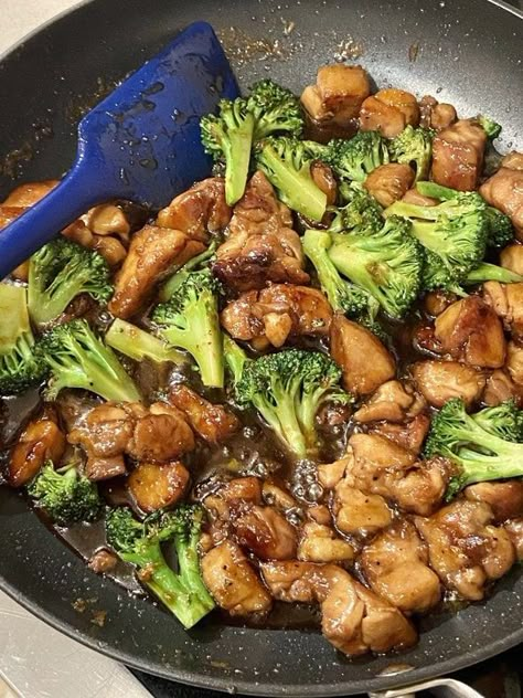 Chicken Broccoli Stir Fry, Bourbon Chicken, Broccoli Stir Fry, Chicken And Broccoli, Yummy Chicken Recipes, Chicken Stir Fry, Boneless Chicken Breast, Chicken Broccoli, Boneless Chicken