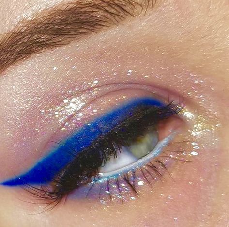 @uglycoats Dance Makeup, Cat Eye Makeup, Cool Makeup Looks, Creative Makeup Looks, Make Up Looks, Editorial Makeup, Makeup Goals, Girls Makeup, Creative Makeup