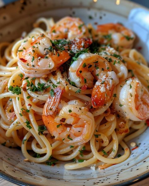 GARLIC SHRIMP PASTA 🍤 Ingredients: 8 oz linguine or spaghetti 2 tbsp olive oil 1 lb large shrimp, peeled and deveined 4 cloves garlic, minced 1/4 tsp red pepper flakes 1/4 cup white wine (optional) 1 lemon, juiced 1/4 cup fresh parsley, chopped Salt and pepper to taste Grated Parmesan cheese (optional) Directions: [Step 1: Cook Pasta] Cook the linguine or spaghetti according to package instructions until al dente. Drain and set aside. [Step 2: Sauté Shrimp] Heat olive ... Sauté Shrimp, Pasta With Shrimp, Garlic Shrimp Pasta, Shrimp Recipes For Dinner, Pasta Ingredients, Large Shrimp, Healthy Food Dishes, Healthy Food Motivation, Garlic Shrimp