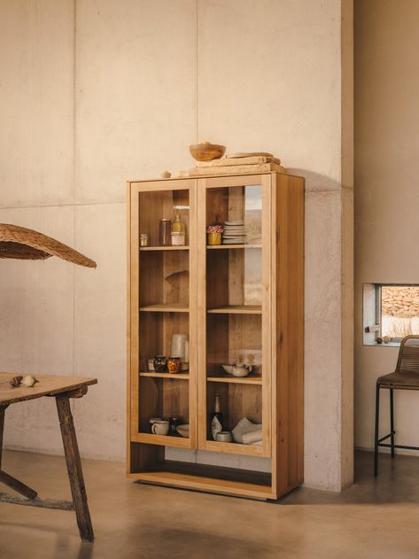 Mediterranean Minimalism, Oak Display Cabinet, Display Bookcase, Interior Design Per La Casa, Corner House, Mobile Tv, Kave Home, Adjustable Legs, Soft Close Doors