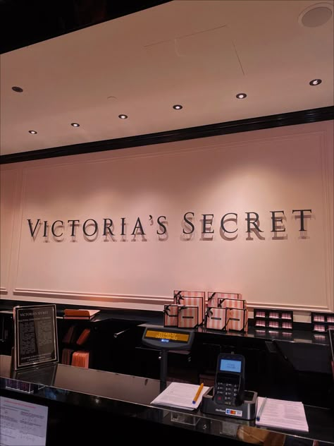 Working At Victorias Secret, Vsfs Aesthetic, Secret Aesthetic, Victora Secret, Victoria's Secret Aesthetic, Victoria Secret Store, Victoria Secret Shops, Job Interview Outfit, Victoria's Secrets