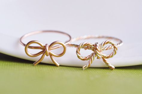 TINY BOW rope ring mixed metal twisted wire wrap by muyinmolly Friends Rings, Antique Diamond Wedding Bands, Best Friend Rings, Wire Jewelry Rings, Rose Gold Engagement Ring Vintage, Friend Rings, Rope Ring, Unique Opal, Tiny Bow