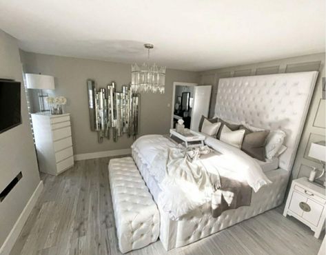 Bedroom Set Ideas, Small Double Bedroom, Bedroom Ideas For Small Rooms Women, Grey Bedroom Decor, Bedroom Decor For Teen Girls, Round Beds, Set Ideas, Bedroom Bed Design, Small Room Design