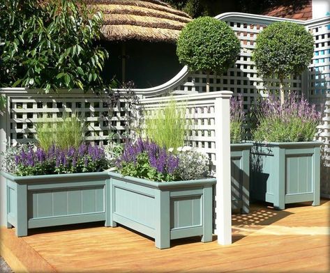 Beautiful yet functional privacy fence planter boxes ideas 05 Garden Trellis Designs, Decorative Trellis, Planter Trellis, Fence Planters, Garden Privacy, Garden Screening, Small Garden Design, Garden Trellis, Garden Fencing