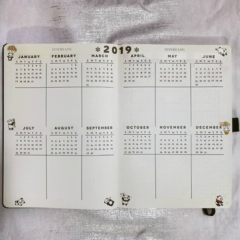 School Bujo, Bullet Journal Yearly Spread, Yearly Spread, Bujo Calendar, Bullet Journal Calendrier, Bullet Journal Yearly, How To Bullet Journal, Journal Designs, Bullet Journal Minimalist