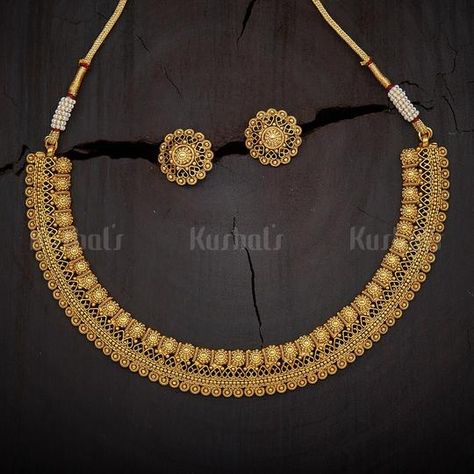 Maharashtra Jewellery, Unique Necklace Designs, Indian Gold Necklace Designs, Small Gold Necklace, Indian Wedding Jewelry Sets, Gold Bridal Necklace, Gold Jewelry Outfits, Gold Jewelry Simple Necklace, Gold Necklace Indian Bridal Jewelry