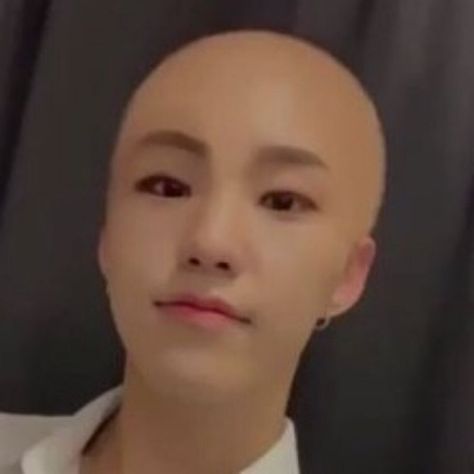 Bald Jeonghan, Svt Funny, Smile Meme, Seventeen Meme, Evil Smile, Kpop Pfp, Seventeen Memes, Dino Seventeen, Seventeen Going Seventeen