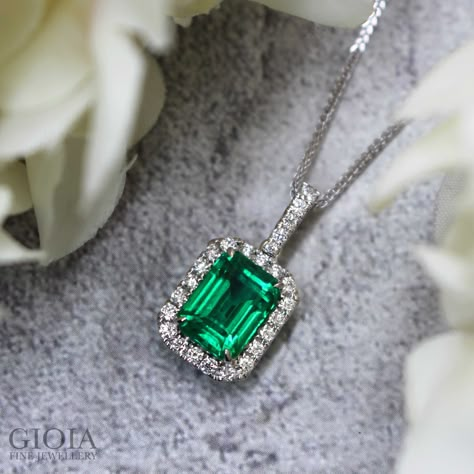 No Oil Emerald Pendant - Bespoke Fine Jewellery    Ceaselessly glimmering during the daylight, this pendant features a rich vivid green emerald. This intense shade of green casts a faint-bluish colour, the most desirable colour in emerald. Customised with a halo setting of diamonds, the pendant’s flare is immensely radiant. The brilliance of the colour is also reflected in its quality. Green Emerald Pendant, Emerald Pendant Design, Gemstone Pendant Design, Emerald Jewelry Necklace, Emerald Pendant Set, Green Emerald Necklace, Emerald Pendants, Emerald Diamond Pendant, Emerald Diamond Necklace