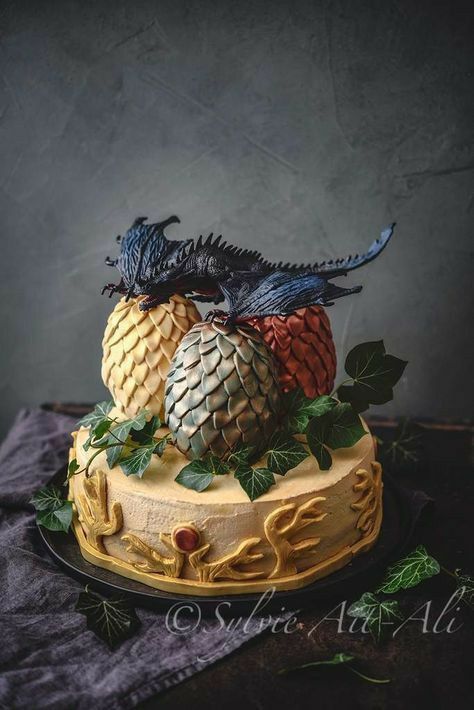 Game Of Thrones Birthday Cake, Game Of Thrones Birthday, Game Of Thrones Cake, Dragon Cakes, Game Of Throne, Dragon Wedding, Game Of Thrones Party, Dragon Cake, Fantasy Cake