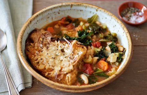 Ribollita italian vegetable soup. Delicious. Hardy Soups, Leftover Bread, Diner Recept, English Gardens, Smitten Kitchen, Vegetable Stew, Nyt Cooking, Soup And Stew, Idee Pasto Sano