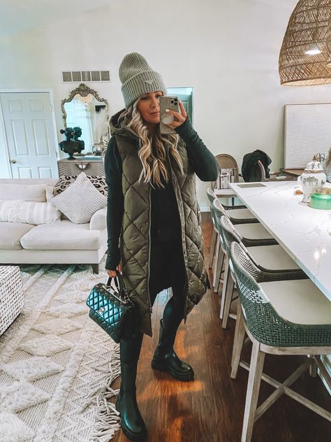 Very Cold Weather Outfits Snow, Business Casual Outfits For Early 20s, Womens Casual Outfits Winter, Winter Outdoor Outfits Cold Weather, Soccer Mom Outfit Cold Weather, Asheville Outfit Winter, Winter Lights Outfits, Warm Stylish Winter Outfits, Midsize Outfits Winter Cold Weather