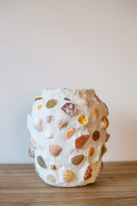 Turn your souvenirs into art! DIY Memor Studio Inspired Mosaic Trinket Vase! – Vanessa Creates Seashell Souvenir Ideas, Shell Vase Diy, Broken Seashell Crafts, Clay Projects For Adults, Sea Shell Art Projects, Memor Studio, Beach Crafts For Adults, Shell Vases, Seashell Vase