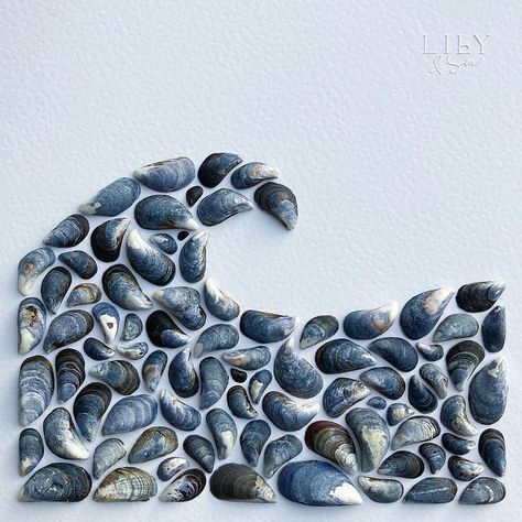 Abstract & Contemporary Art on Instagram: "Artist @lily_and_sea Find your daily dose of art on @abstractart.online Follow us, be active and have a chance to be featured on our…" Diy Coastal Decor, Shell Artwork, Abstract Contemporary Art, Beach Themed Crafts, Driftwood Art Diy, Seashell Projects, Shell Crafts Diy, Small Balcony Decor, Sea Glass Crafts