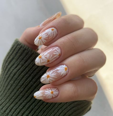 Daisy Nail Art, Unghie Sfumate, April Nails, Classy Nail Designs, Floral Nail Designs, Daisy Nails, Flower Nail Designs, Cute Summer Nails, Classy Nails