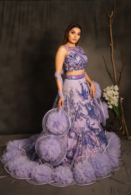 Lavender Dress Outfit, Indian Wedding Gowns, Wedding Lehenga Designs, Lavender Dress, Lehenga Designs Simple, Draping Fashion, Traditional Indian Dress, Fancy Wedding Dresses, Long Dress Design