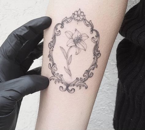 Vintage Mirror Tattoo, Mirror Tattoo, Mirror Tattoos, Hippie Tattoo, Mystical Tattoos, Framed Tattoo, Tasteful Tattoos, Inspiration Tattoo, Cute Little Tattoos