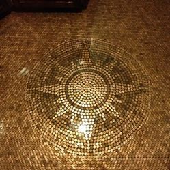 pennies in a pattern forming a compass Penny Shower Floor, Copper Penny Floor, Penny Floors, Penny Flooring, Penny Floor Designs, Penny Decor, Penny Projects, Penny Backsplash, Penny Table