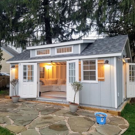 Guest House Shed, Shed Guest House, She Shed Office, She Shed Interior, Backyard Guest Houses, Shed Makeover, Pool Shed, Small Backyard Design Layout, Office Shed