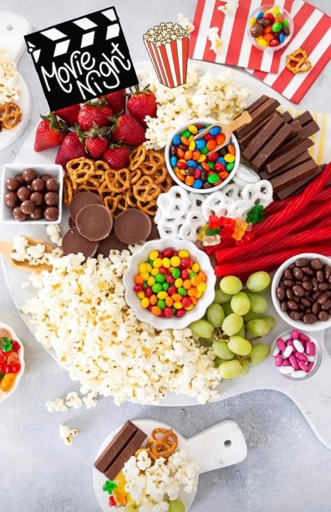 #Herbs&EdibleFlowers Popcorn Charcuterie Board, Popcorn Board, Board Snacks, Popcorn Containers, Candy Board, Grazing Board, Snacks Candy, Movie Snacks, Candy Popcorn