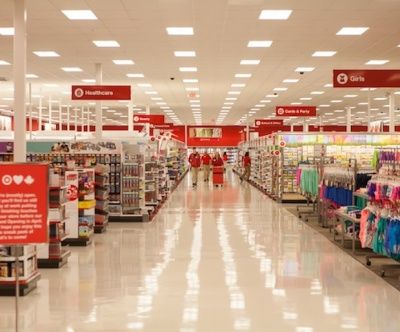 Bullseye: Money-Saving Tips for Shopping at Target If items take too long to sell, Target will donate them to Goodwill (!) Bloxburg Target, Bloxburg Suburban, Usa Activities, Target Aesthetic, Starbucks Pictures, Target Employee, Supermarket Design Interior, Store Merchandising, Super Target