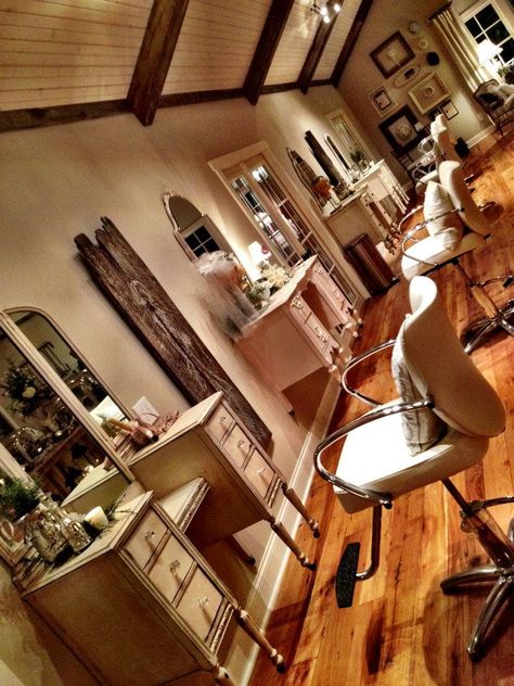 LOVE this repurpose seen at Mint Spring Farms on FB! Vintage Hair Salons Ideas, Vintage Reception Desk, Vintage Salon Ideas, Vintage Beauty Salon Aesthetic, Hair Stylist Station Set Up, Vintage Hair Salon Aesthetic, Vintage Hair Salon Decor, Vintage Salon Aesthetic, Vintage Salon Decor