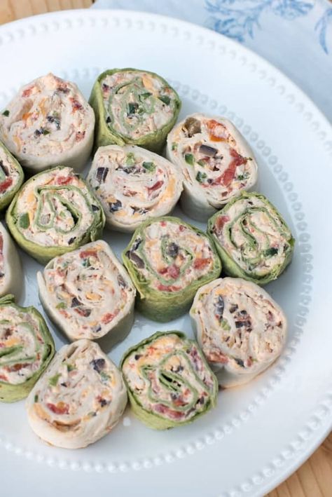 Chicken Tortilla Pinwheels, Party Pinwheels, Chicken Pinwheels, Tortilla Pinwheels, Pinwheels Recipe, Pinwheel Appetizers, Make Ahead Appetizers, Southwest Chicken, Pinwheel Recipes